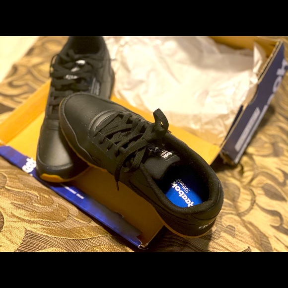 Brand New Reebok Classic - Picture 2 of 2